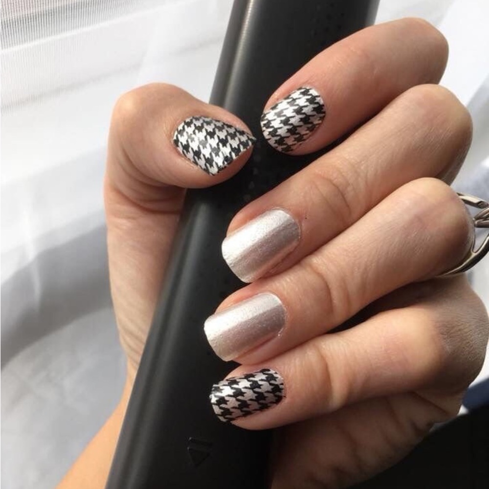 *Retired* Color Street: Highlands Houndstooth | White Black Preppy Shimmer Plaid - Picture 2 of 9